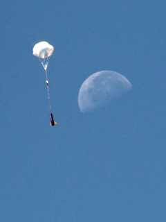 Scott's LOC Onyx circumnavigates the moon
